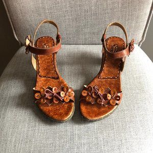 Spring Step Leather Detailed Sandal